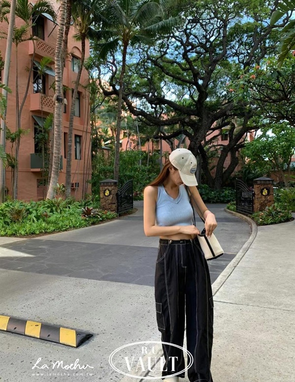歐美削肩坑條背心